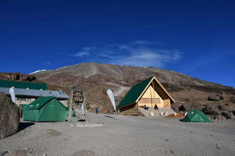 <span>Tag 5</span>Gipfelerfolg – Kibo Huts zum Uhuru Peak und zurück zu den Horombo Huts