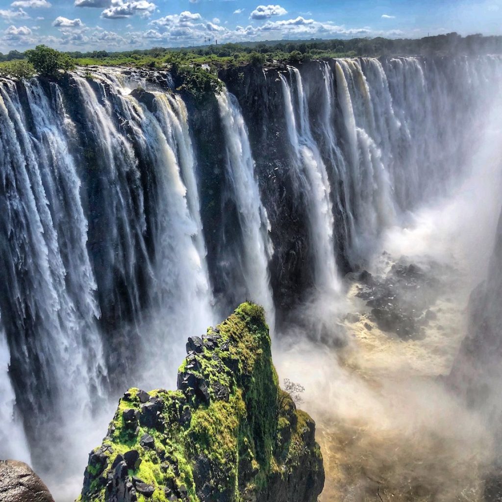 Victoria Falls panoramic view from Zimbabwe, Mosi-oa-Tunya full width